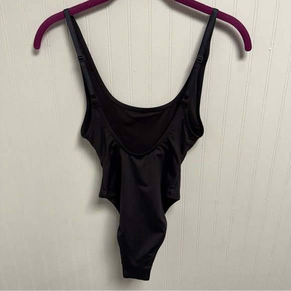 Skims Recycled Swim Scoop Neck Onepiece - Picture 4 of 8